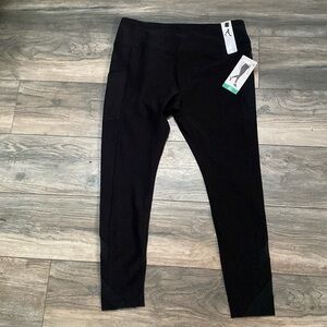 Ladies dark navy Capri active leggings.